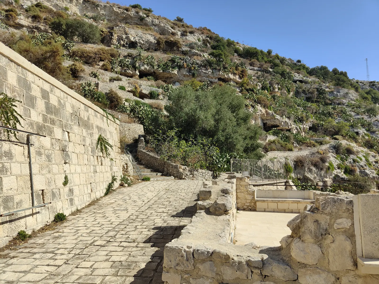 Quartiere rupestre di Chiafura a Scicli