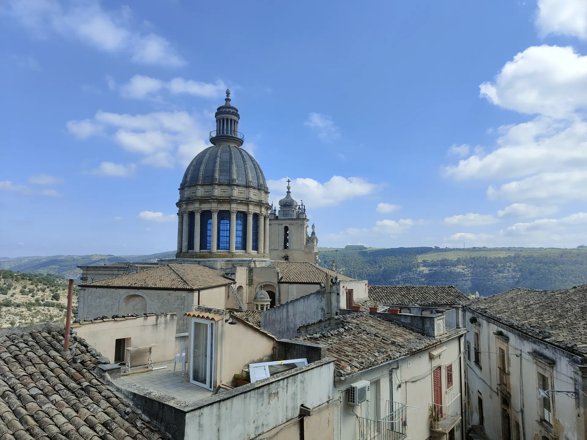 Cupola del Duomo di San Giorgio sopra i tetti di Ibla