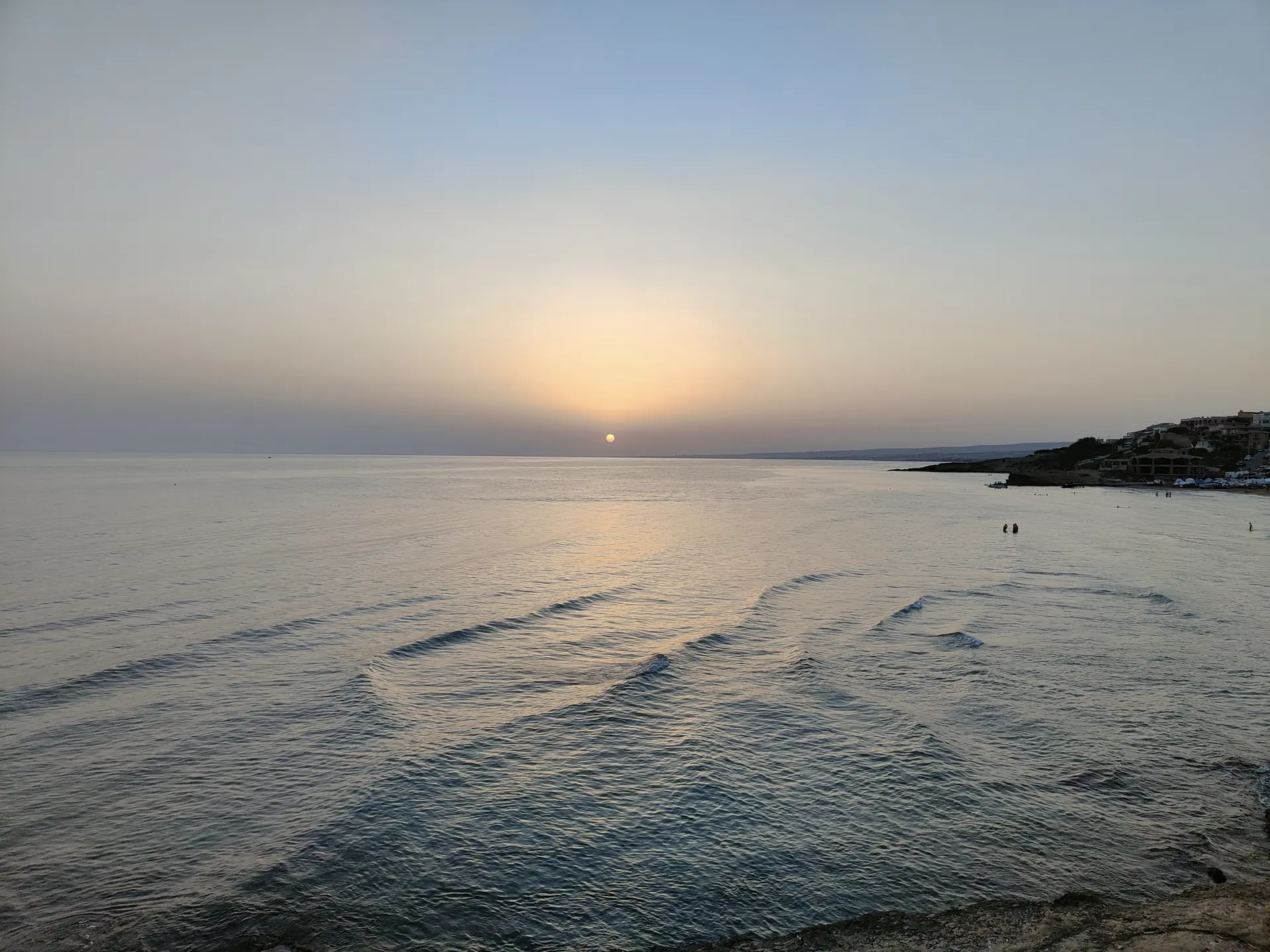 Baia di Cava d’Aliga nella luce della sera